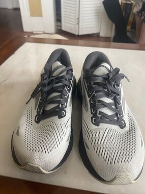 Brooks Men's Running Sneakers - Gray and White